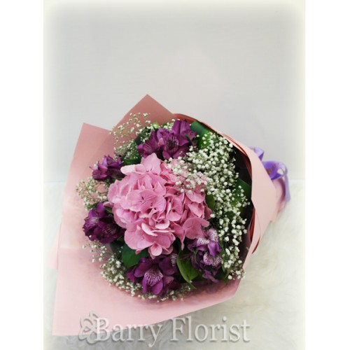 BOU 0009 小型可愛花束  1支粉色繡球 + 小百合 + 季節性襯花